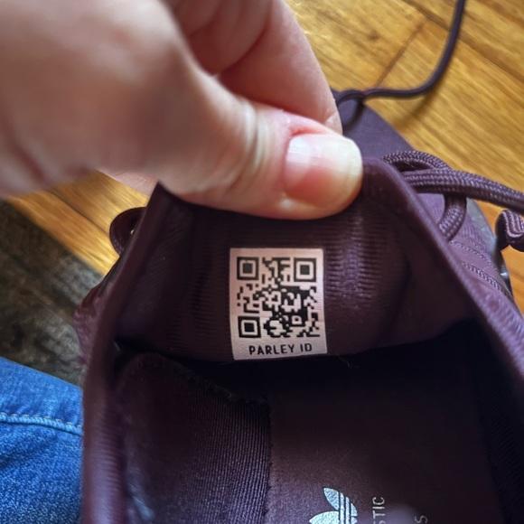 Adidas Nmd_R1 shoes in burgundy, size 9 women’s - Picture 6 of 8